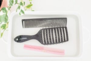 how-to-Clean-a -Hairbrush